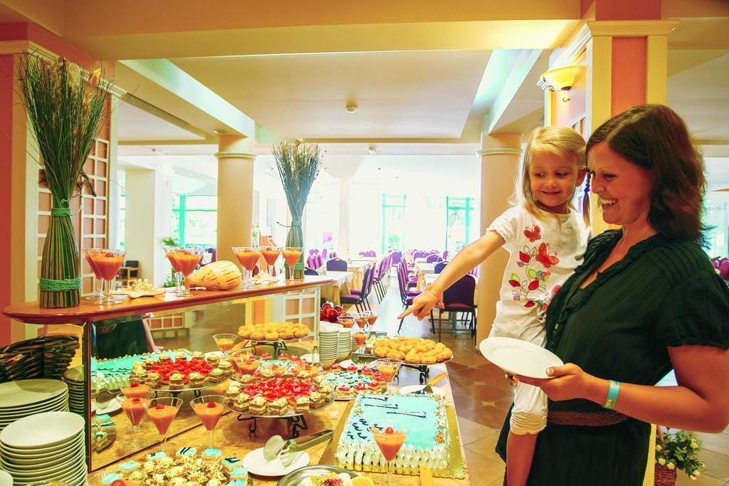 Das Club Hotel Pantai Sunny Bagian luar foto
