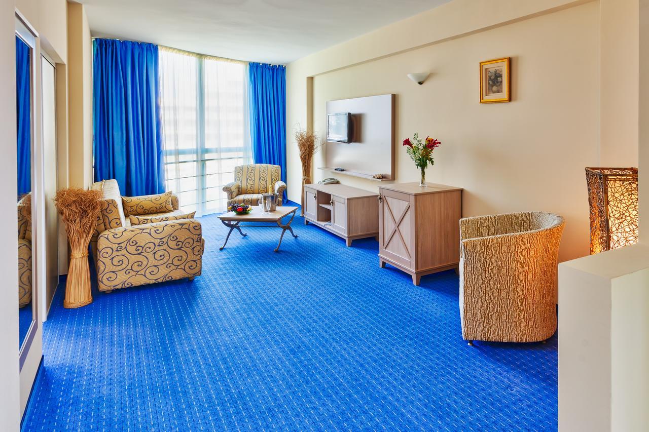 Das Club Hotel Pantai Sunny Bagian luar foto
