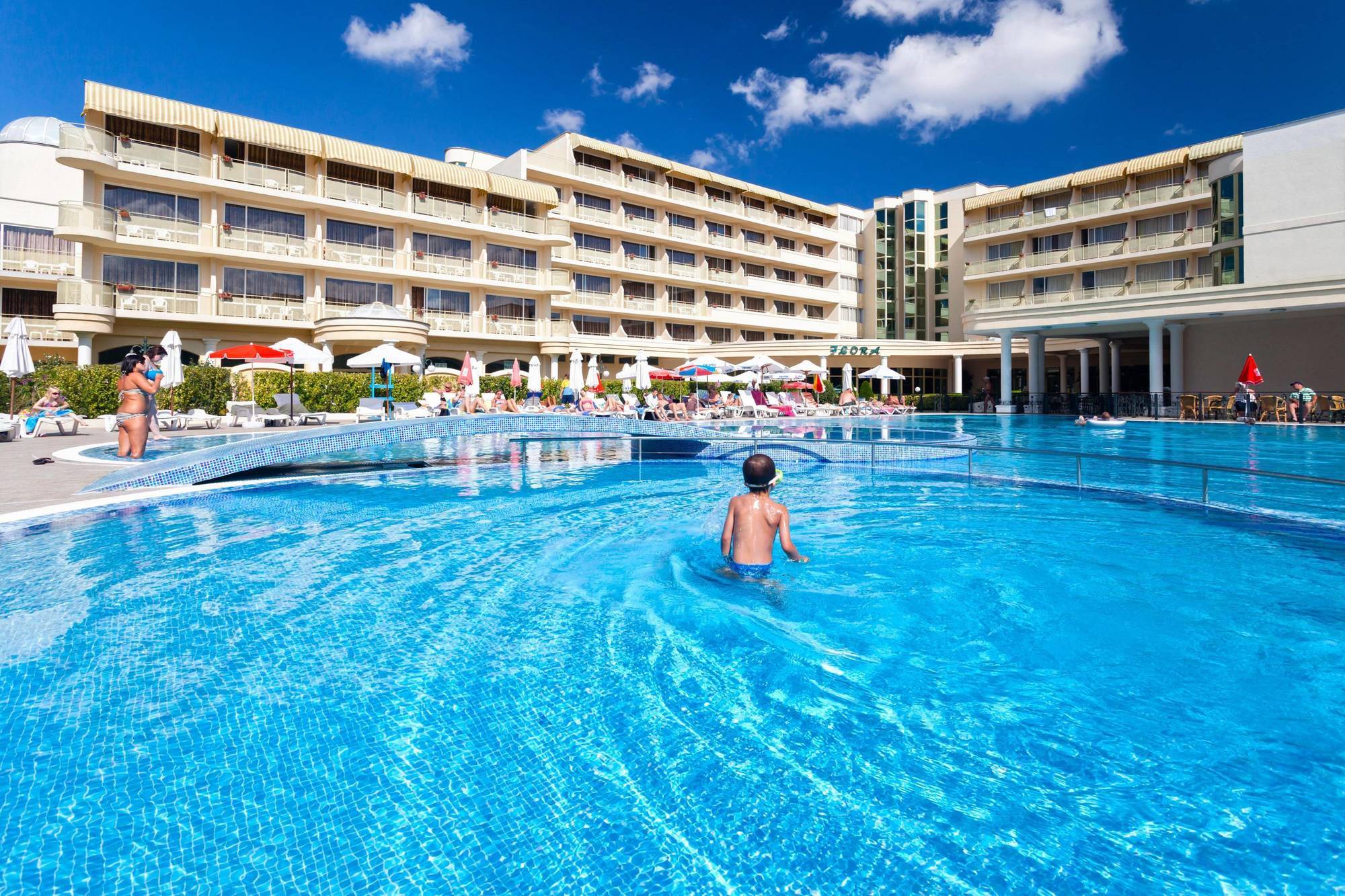 Das Club Hotel Pantai Sunny Bagian luar foto