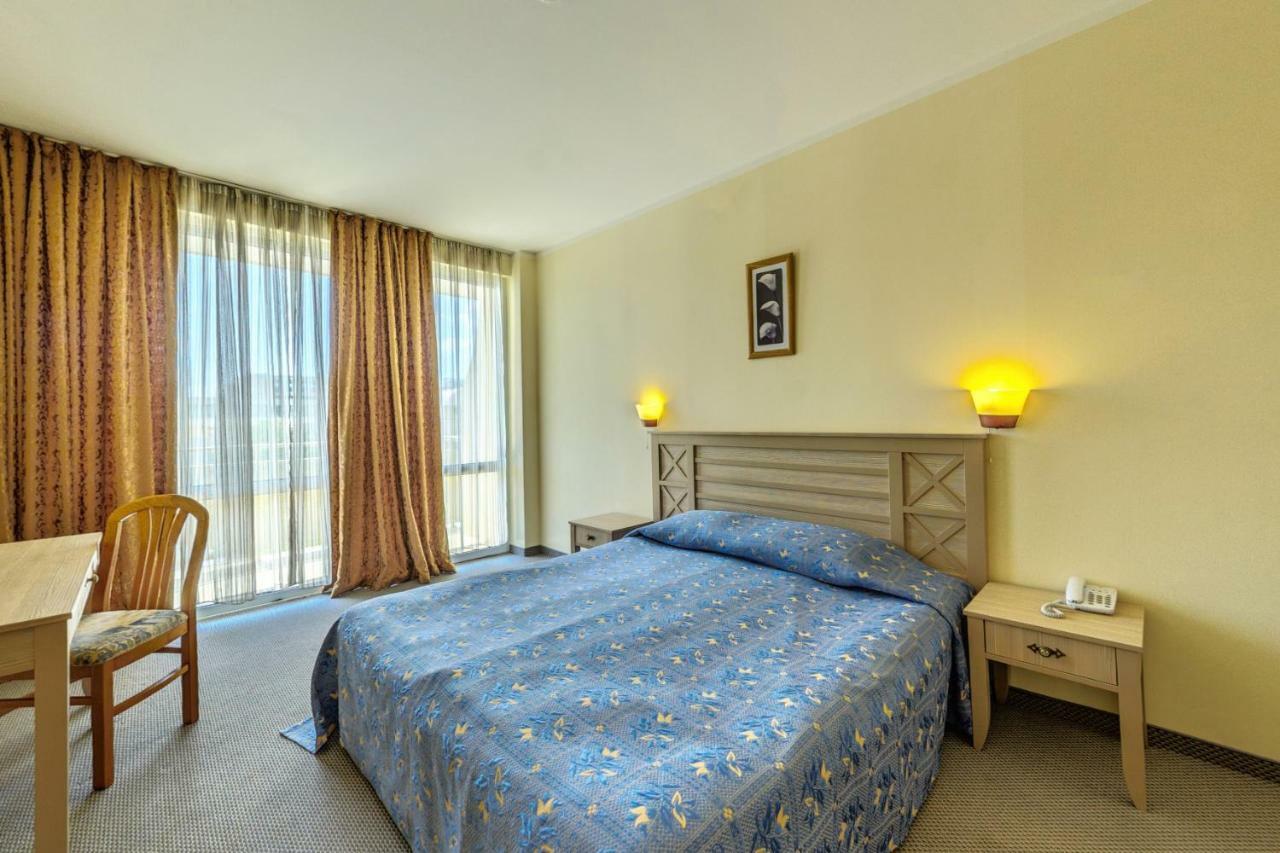 Das Club Hotel Pantai Sunny Bagian luar foto