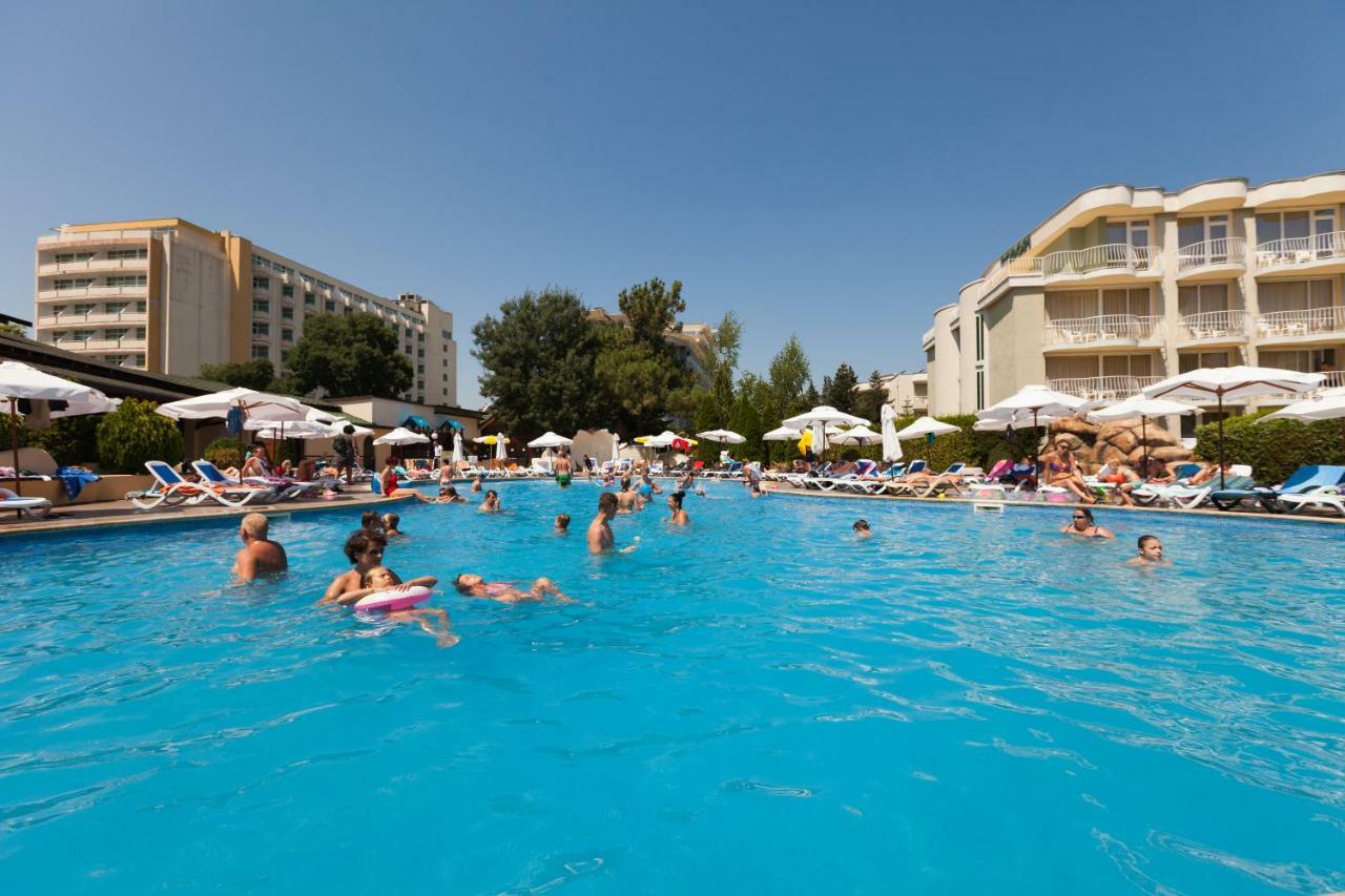Das Club Hotel Pantai Sunny Bagian luar foto