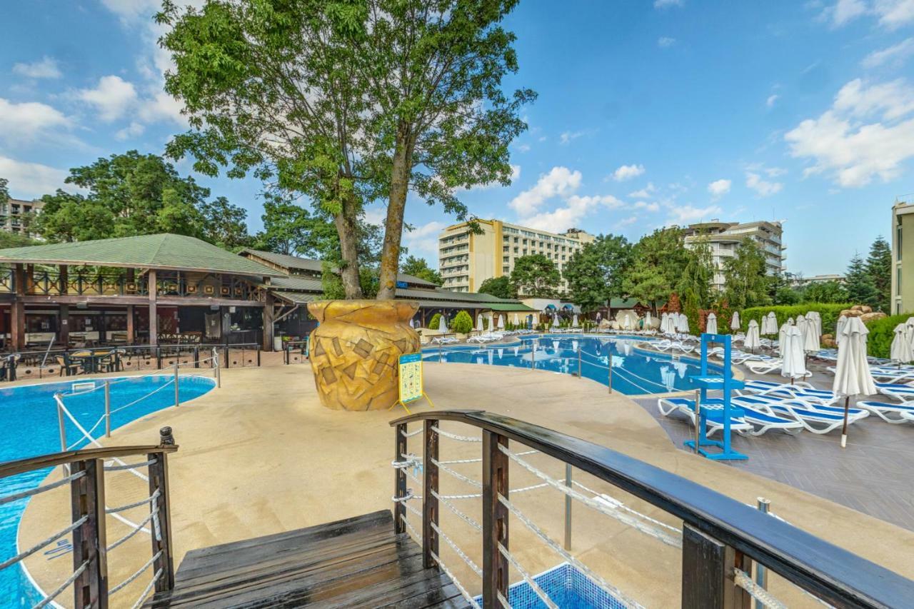 Das Club Hotel Pantai Sunny Bagian luar foto